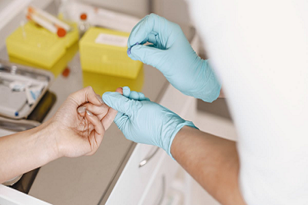 Tacaíonn BABIO Sterile Swab Stick le Bailiú Cruinn Eiseamail le haghaidh Diagnóisic Nua-Aimseartha